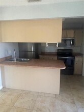 327 Dundee Dr in Kissimmee, FL - Foto de edificio - Building Photo