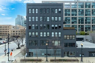 626 W Randolph St in Chicago, IL - Building Photo - Building Photo