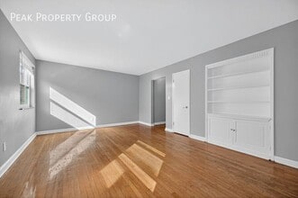6404 Montgomery Rd in Cincinnati, OH - Building Photo - Building Photo