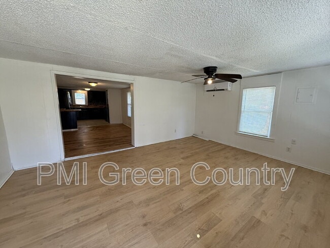 209 W Magnolia St in Coweta, OK - Building Photo - Building Photo