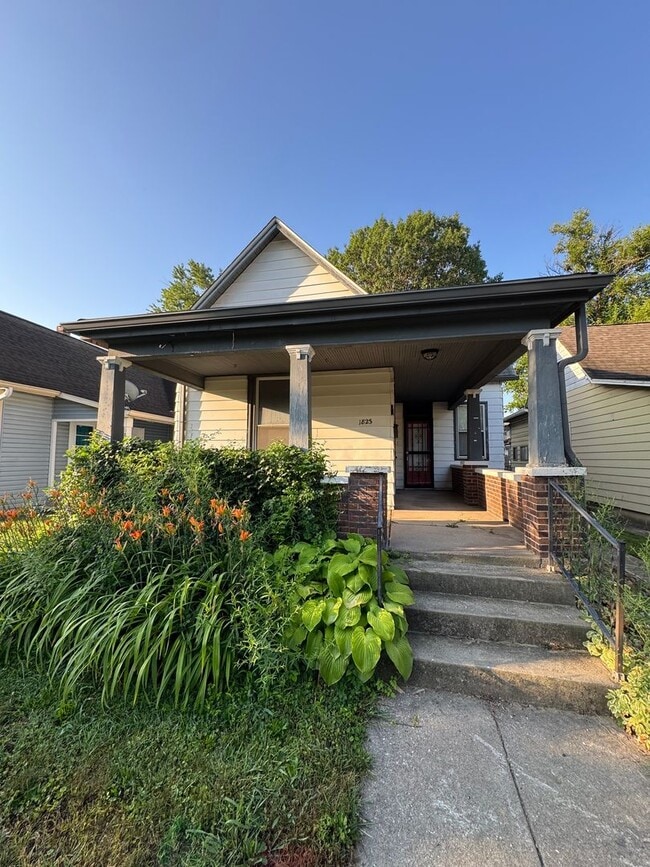 property at 1823 Hoyt Ave