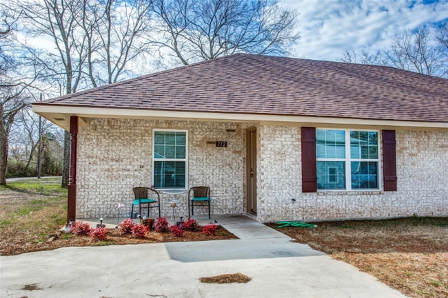 712 Seven Oaks Rd in Bonham, TX - Building Photo - Building Photo