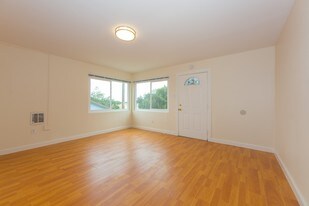 8117 Ney Ave in Oakland, CA - Building Photo