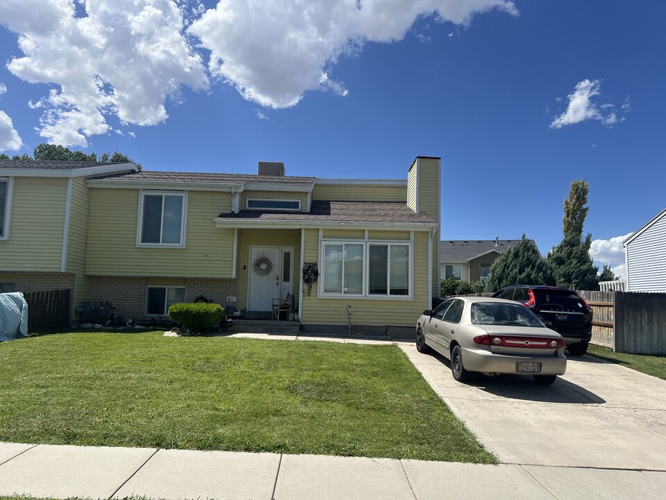 3556 S 8150 W in Magna, UT - Building Photo