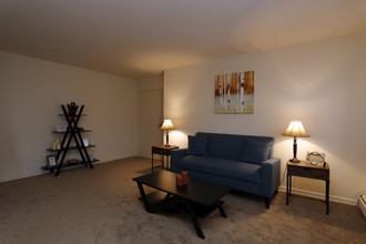 Colonial Village Apartments in New Castle, DE - Building Photo - Interior Photo