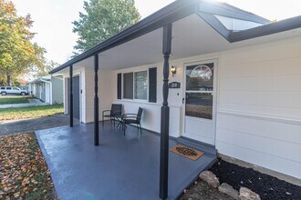 210 W El Cortez Dr in Columbia, MO - Building Photo - Building Photo