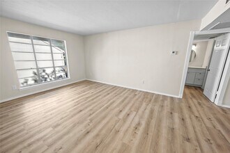 10574 High Hollows Dr, Unit 265 in Dallas, TX - Building Photo - Building Photo