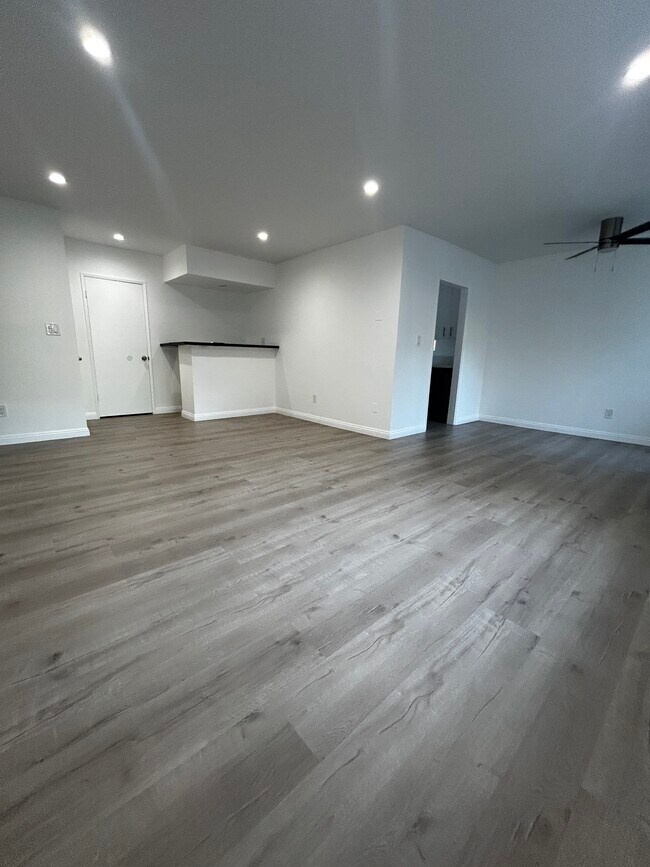 649 Westbourne Dr in West Hollywood, CA - Foto de edificio - Building Photo