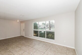 11955 Drummond Park Dr in Houston, TX - Building Photo - Building Photo