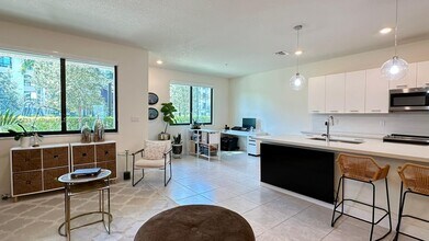 4640 NW 84th Ave in Doral, FL - Building Photo - Building Photo