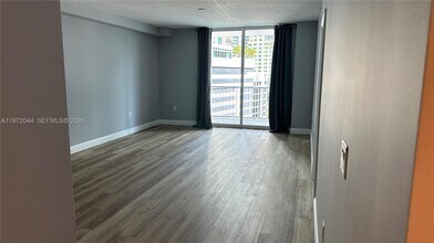 1250 S Miami Ave, Unit 1012 in Miami, FL - Foto de edificio - Building Photo