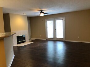 13715 Richmond Park Dr N in Jacksonville, FL - Building Photo - Building Photo