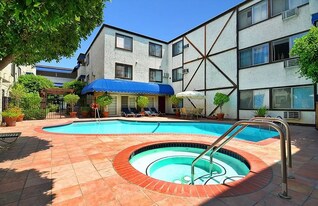 18530 Hatteras St, Unit 302 in Los Angeles, CA - Building Photo