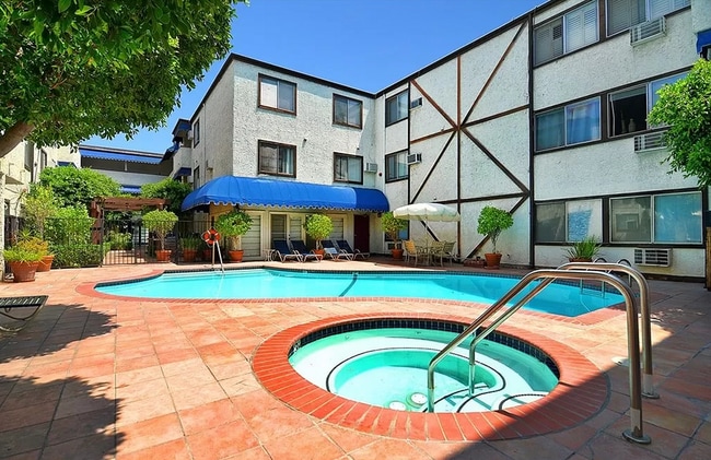 18530 Hatteras St, Unit 302