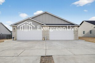 113 E Santa Fe Cir in Mulvane, KS - Building Photo