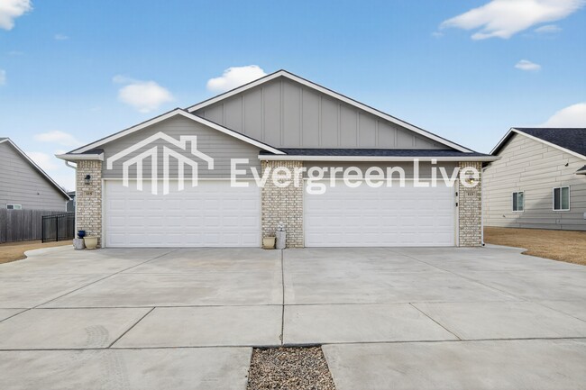 property at 113 E Santa Fe Cir