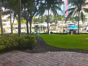 3340 NE 190th St in Miami, FL - Building Photo - Building Photo