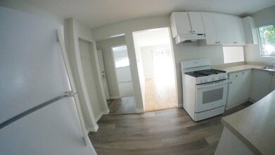 691 Blue Mountain St in Coquitlam, BC - Building Photo - Building Photo