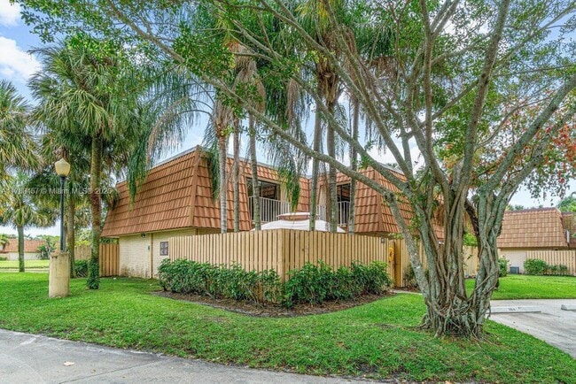 801 Blue Ridge Cir in West Palm Beach, FL - Building Photo - Building Photo