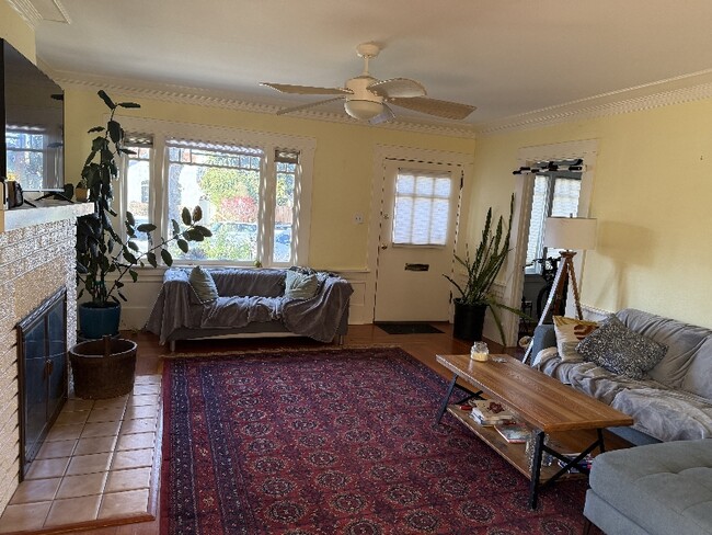 588 S 15th St in San Jose, CA - Foto de edificio - Building Photo