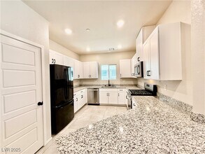 4483 Stardust Moon Ave in North Las Vegas, NV - Building Photo - Building Photo