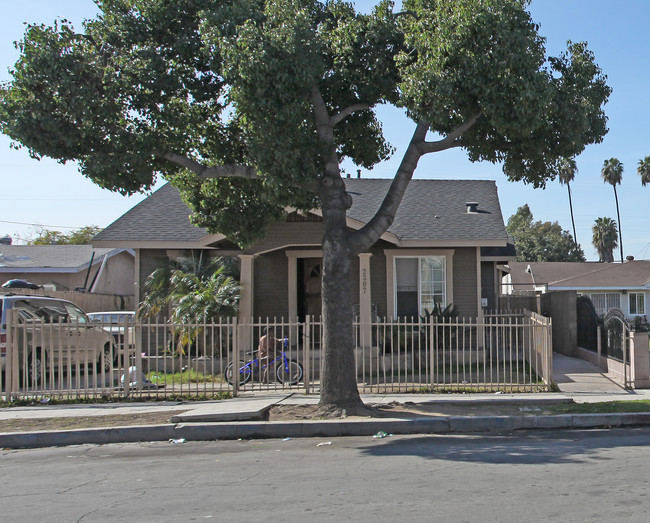 2307 Locust Ave in Long Beach, CA - Building Photo - Building Photo