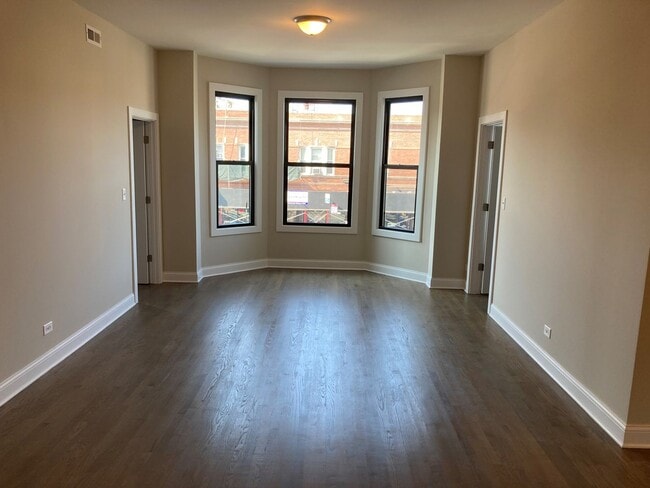 3409 W Fullerton Ave, Unit 2A in Chicago, IL - Building Photo - Building Photo