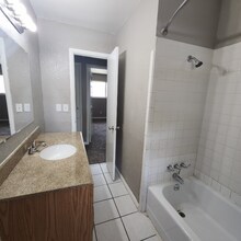 908 Moraine Ave in Midwest City, OK - Building Photo - Building Photo