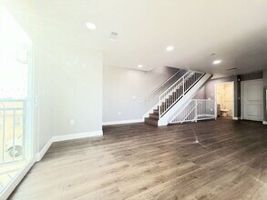 1731 E 68th St in Los Angeles, CA - Building Photo - Building Photo