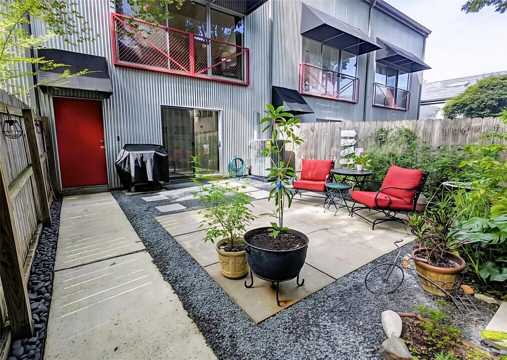 5235 Blossom St in Houston, TX - Foto de edificio