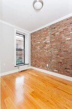 202 E 13th St in New York, NY - Foto de edificio - Building Photo