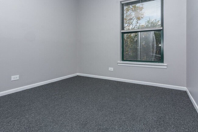 6137 S Indiana Ave, Unit 2 in Chicago, IL - Foto de edificio - Building Photo