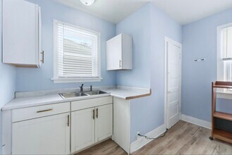 1629 Sherman Blvd in Fort Wayne, IN - Foto de edificio - Building Photo