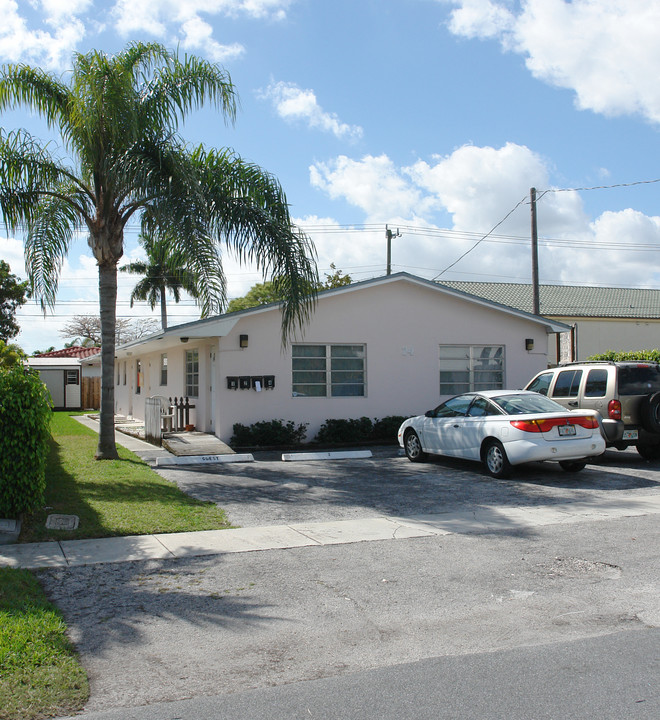 38 SE 3rd Pl in Dania Beach, FL - Building Photo