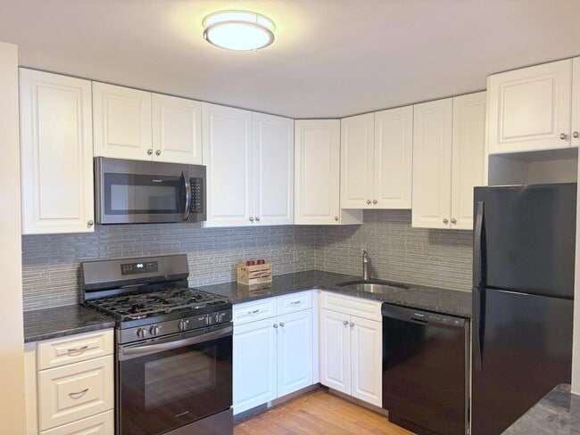 276 Broadway, Unit 2 in Arlington, MA - Building Photo - Building Photo