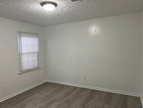 100 Grove Ln in Warner Robins, GA - Building Photo - Building Photo