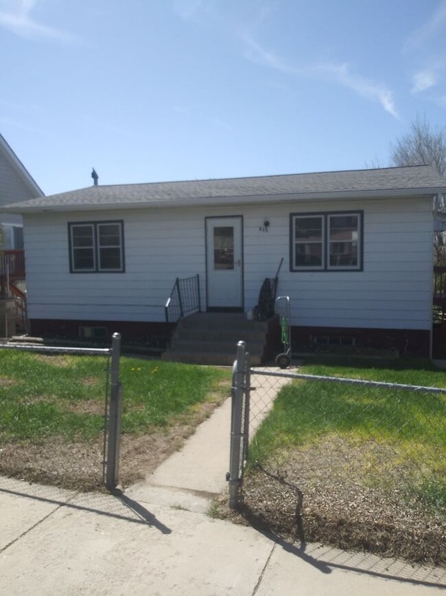 property at 211 E Custer St