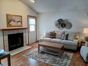 711 Burgess Dr in North Utica, IL - Building Photo - Building Photo