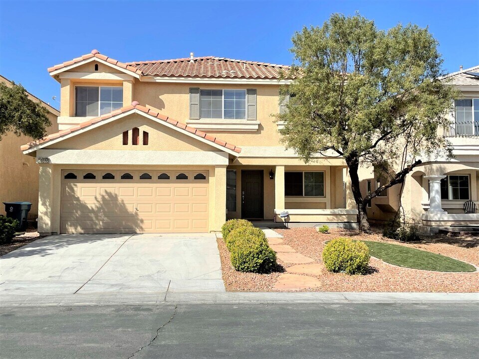 10595 Salmon Leap St in Las Vegas, NV - Building Photo