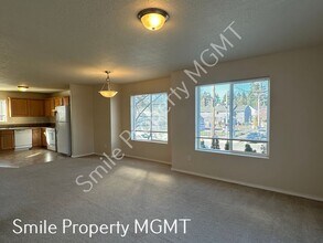 13450 SE Division St in Portland, OR - Building Photo - Building Photo