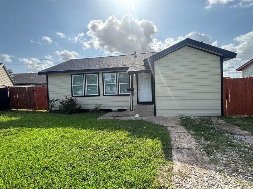 1210 Dacus Dr in Houston, TX - Building Photo