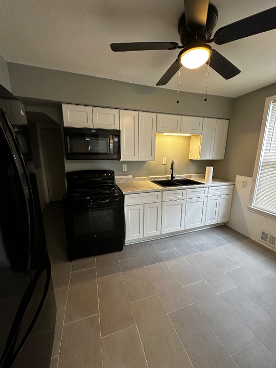24 Pilgrim St in Highland Park, MI - Building Photo