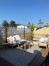 11831 Courtleigh Dr in Los Angeles, CA - Foto de edificio - Building Photo