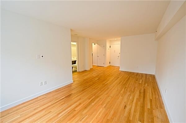 101 W 15th St-Unit -327 in New York, NY - Building Photo - Building Photo