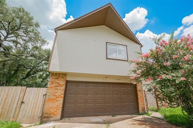 1940 E Allegro St in Houston, TX - Building Photo - Building Photo
