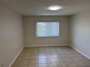 7700 Camino Real in Miami, FL - Building Photo - Building Photo