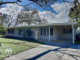 1652 S Jefferson Ave in Clearwater, FL - Building Photo