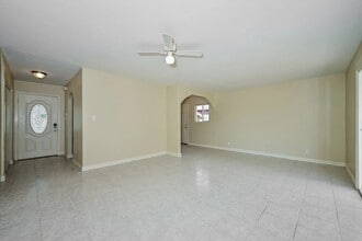 450 Bard St in Moorpark, CA - Building Photo - Building Photo