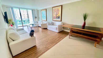 19390 Collins Ave, Unit 711 in Sunny Isles Beach, FL - Building Photo - Building Photo