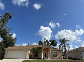 2761 Shady Ave in North Port, FL - Building Photo